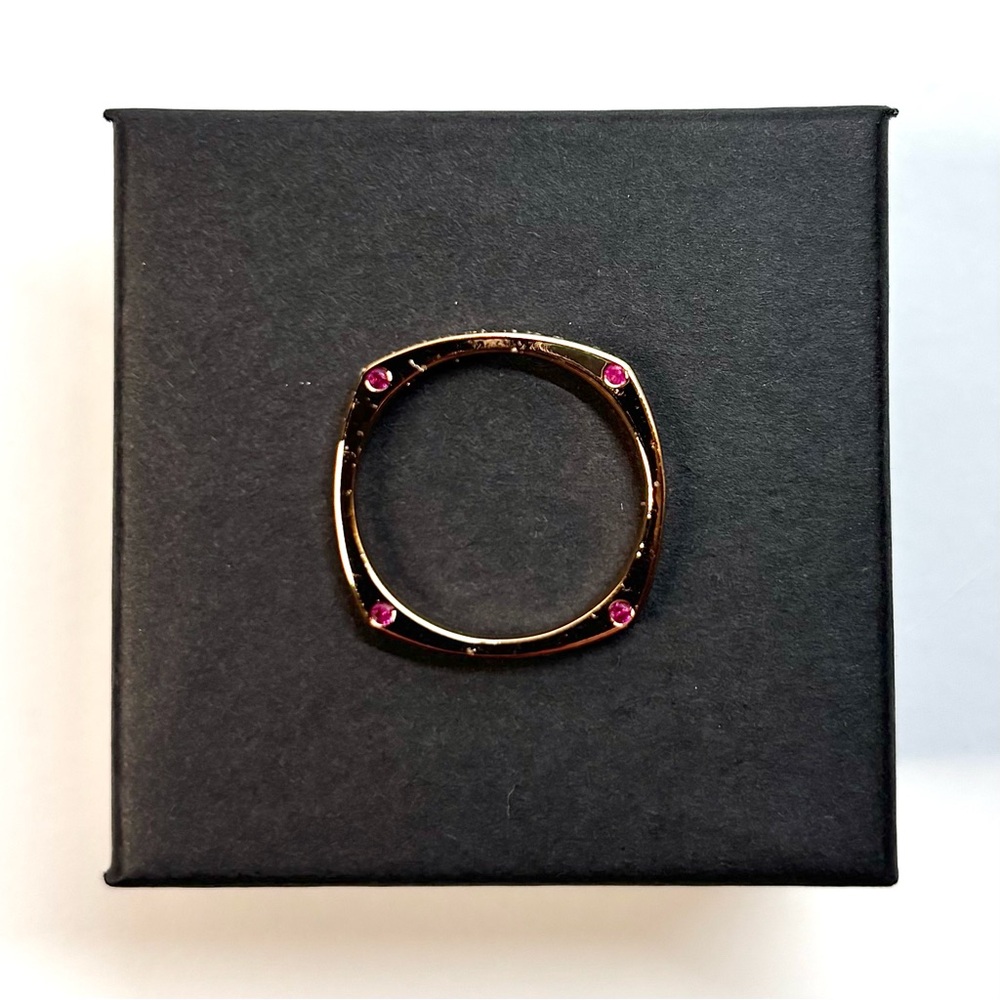 18k rose gold-plated square band ring with magenta stones - Picture 2 of 8